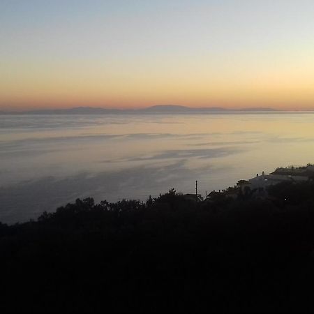 Perigiali Layrio Hotel Agia Marina Mikrolimanou Buitenkant foto